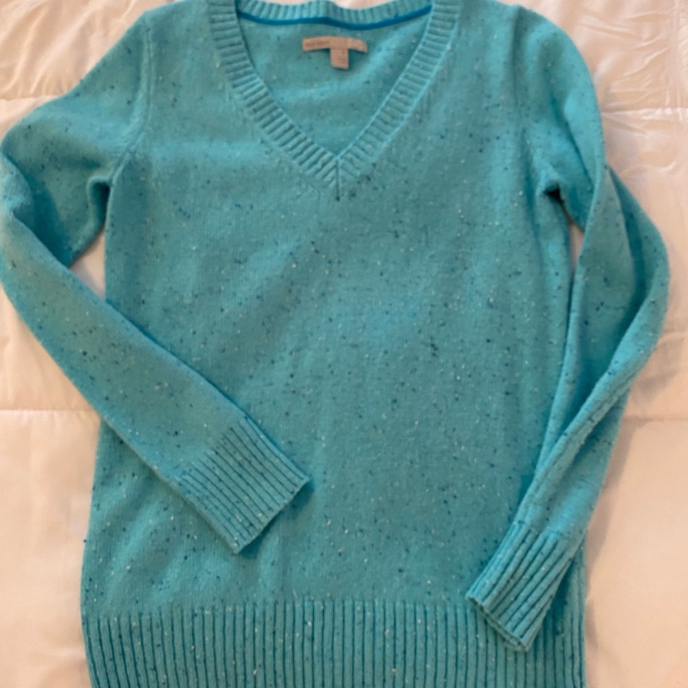Old Navy Women's V-Neck Sweater in Light Blue - Picture 7 of 7